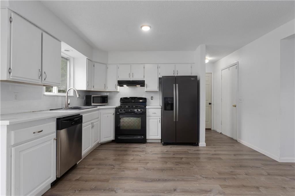 Photo 10 of 28 - 8949 Hauser Street