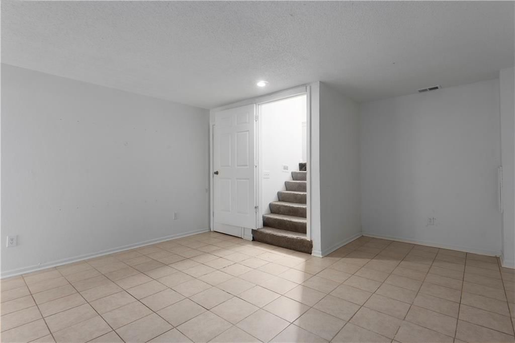 Photo 15 of 28 - 8949 Hauser Street