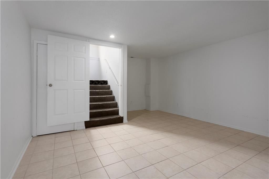 Photo 16 of 28 - 8949 Hauser Street
