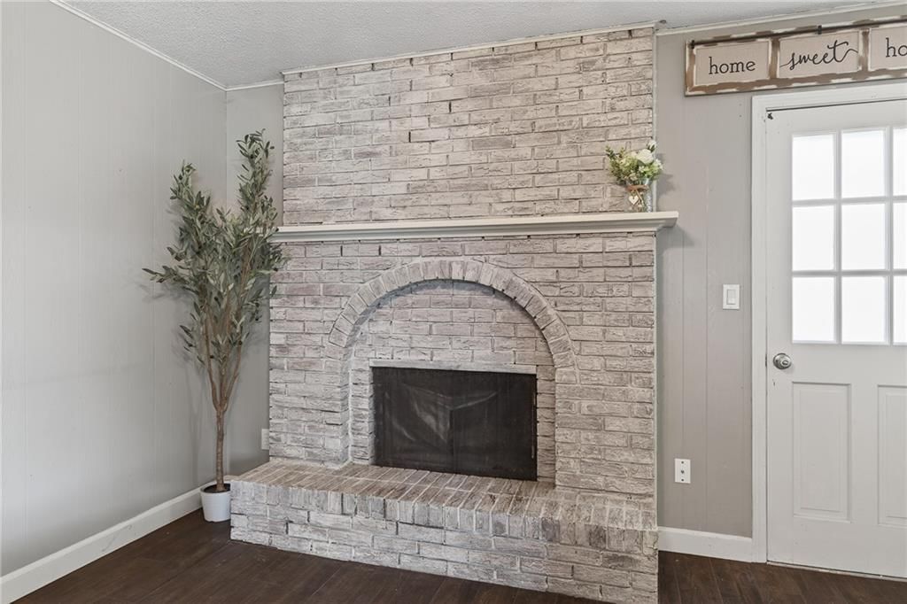 Photo 9 of 32 - 300 E Jefferson Street