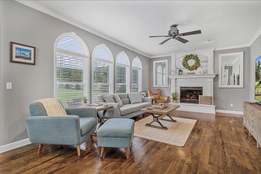 5625 Meadow View Drive — photo 3