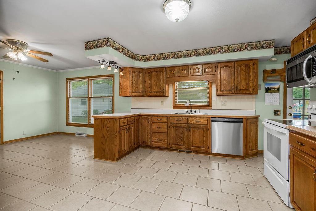 8620 Thorp Street — photo 11