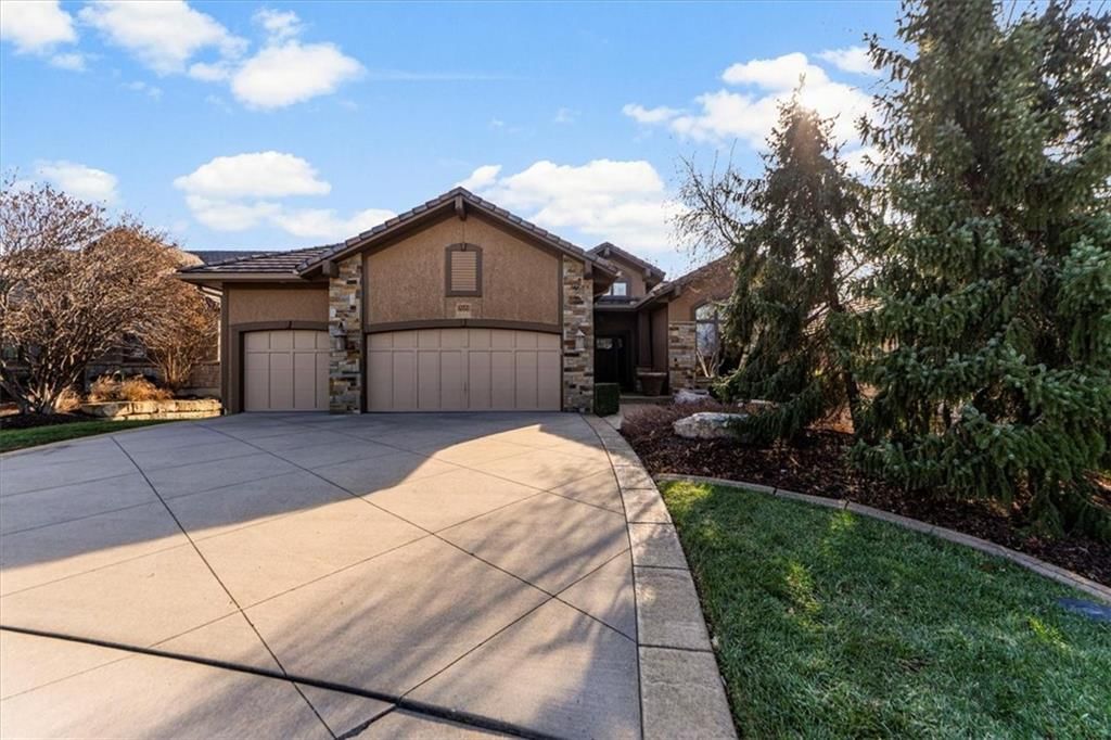 26583 W 100th Place, Olathe, KS