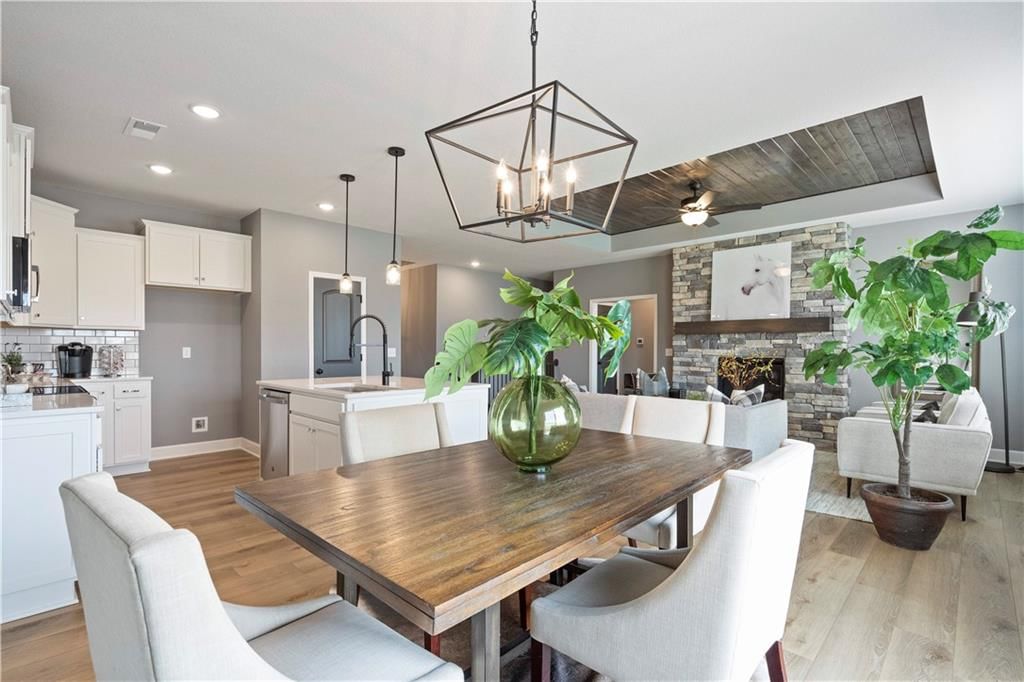 405 SW Redbud Court — photo 1