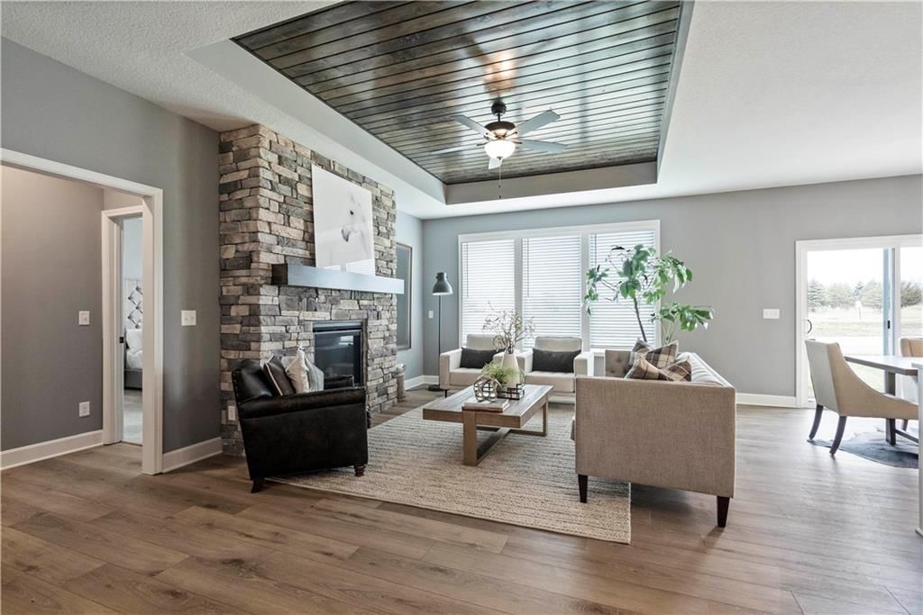 405 SW Redbud Court — photo 2
