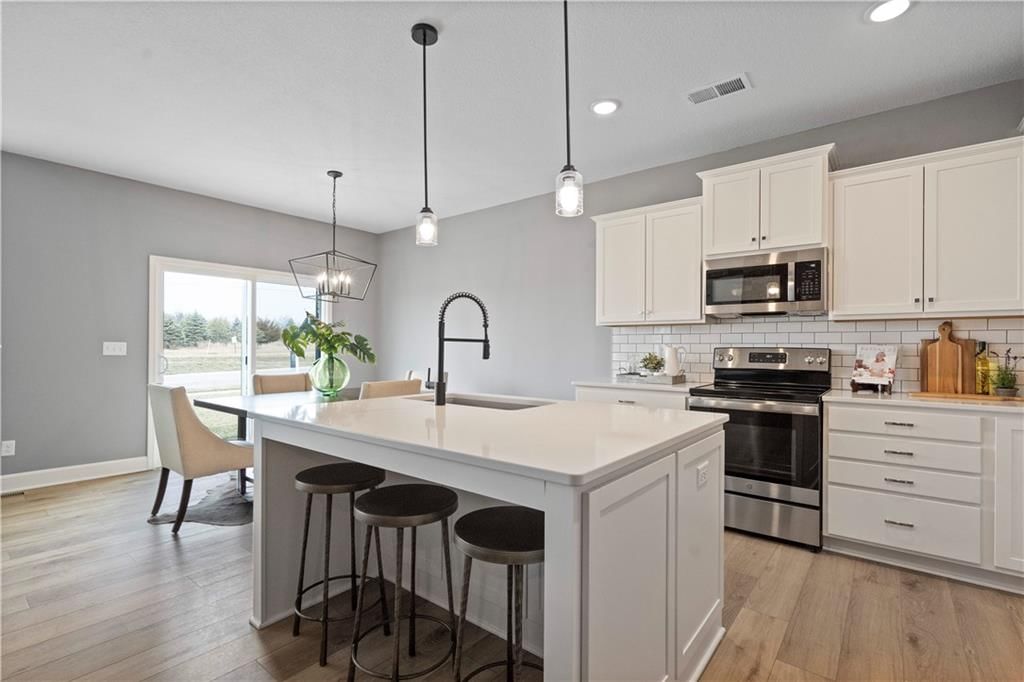 405 SW Redbud Court — photo 10