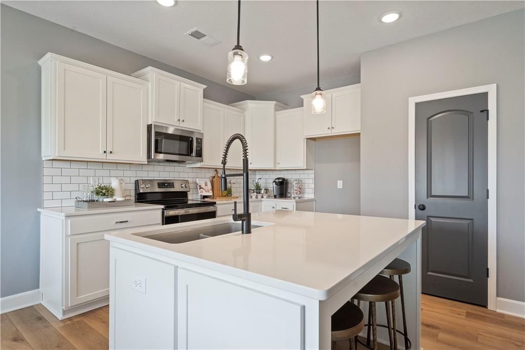 405 SW Redbud Court — photo 12