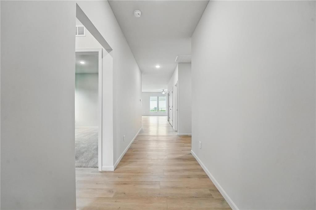 409 SW Redbud Court — photo 4