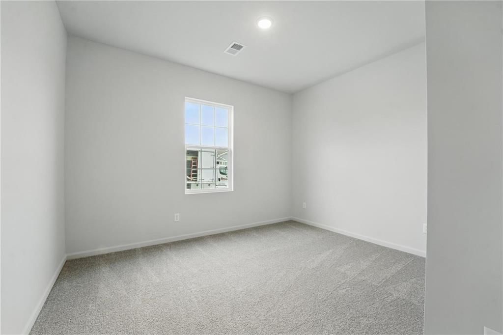 409 SW Redbud Court — photo 5