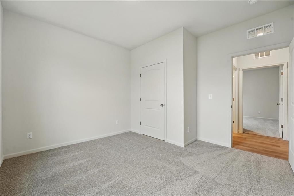 409 SW Redbud Court — photo 6