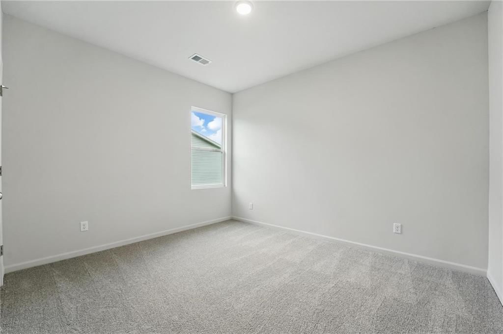 409 SW Redbud Court — photo 8