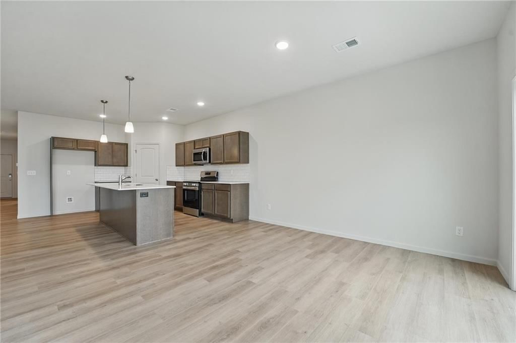 409 SW Redbud Court — photo 21