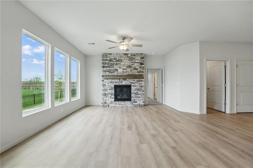 409 SW Redbud Court — photo 22