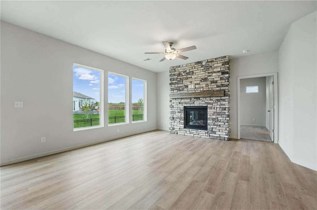 409 SW Redbud Court — photo 23