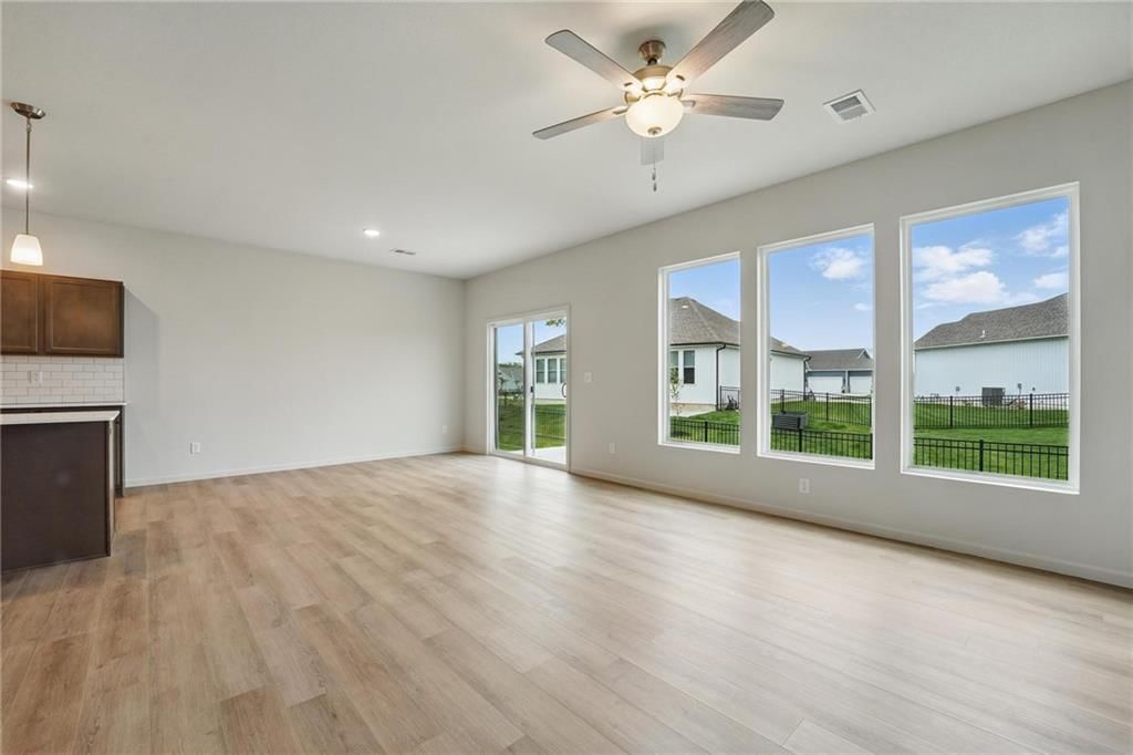 409 SW Redbud Court — photo 24