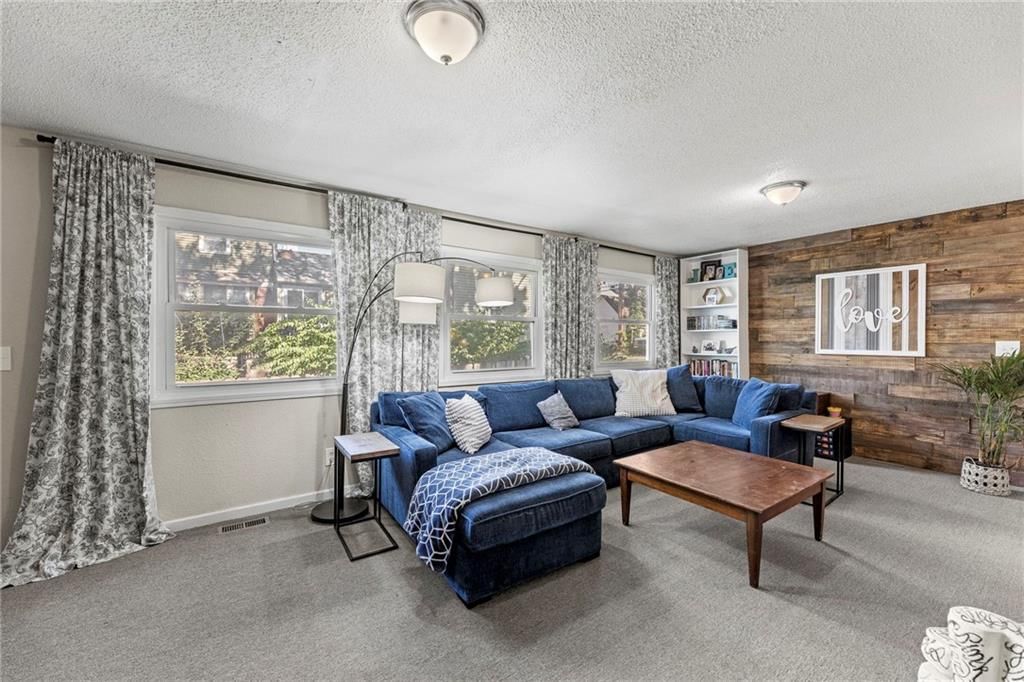 Photo 18 of 43 - 317 N 15TH Street
