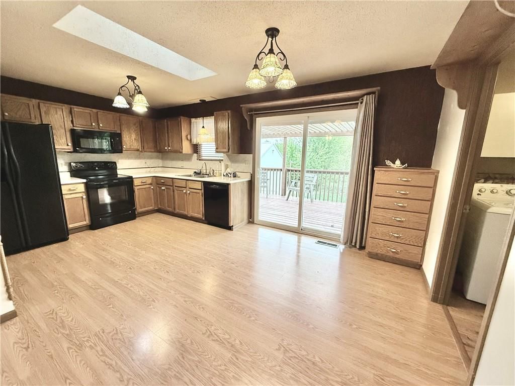 949 S MARKET Street — photo 7