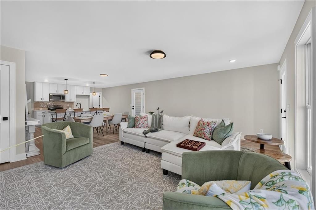 Photo 12 of 40 - 23706 E 11th Street S, Blue Springs, MO 64056