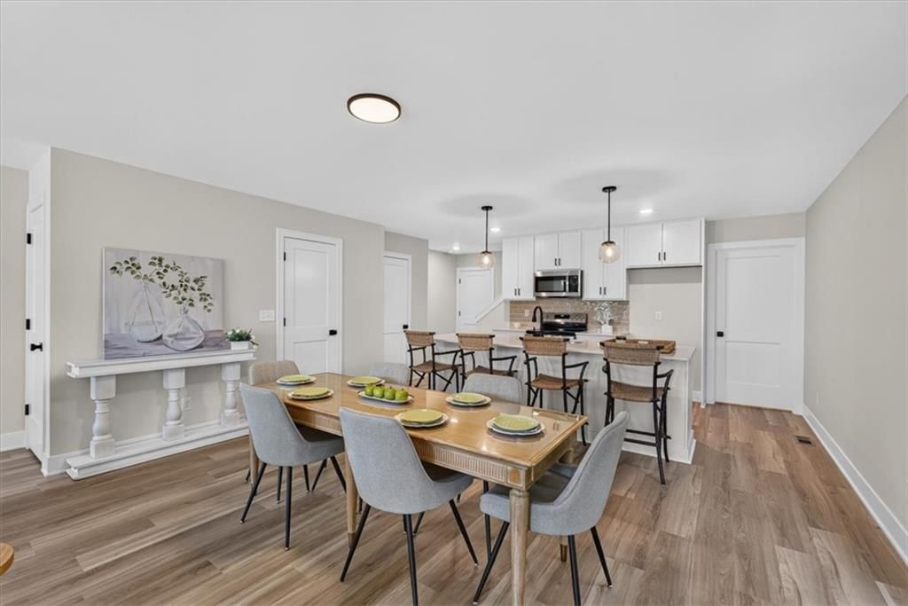 Breakfast nook at 23706 E 11th Street S, Blue Springs, MO 64056