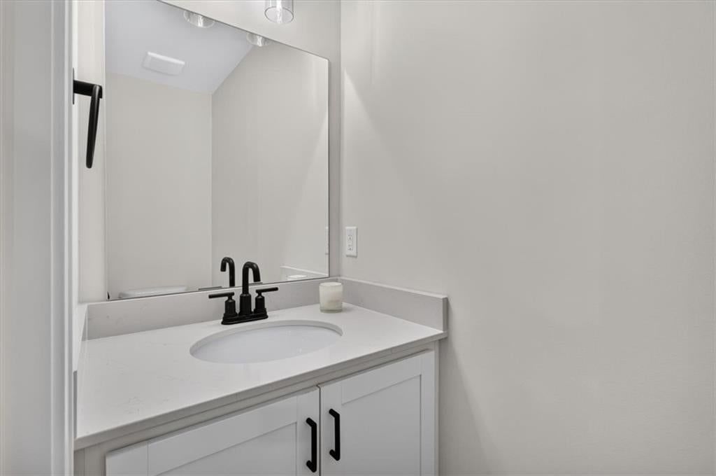 Photo 23 of 40 - 23706 E 11th Street S, Blue Springs, MO 64056