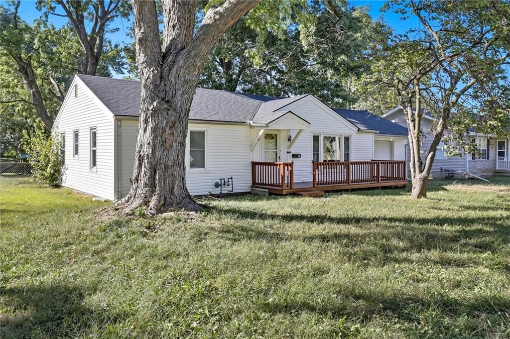 704 SW Clinton Street, Oak Grove, MO