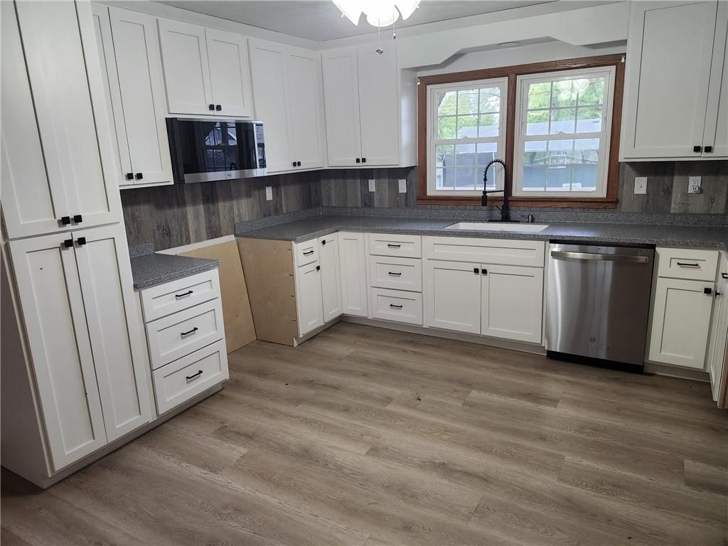 1745 Lake Trenton Drive — photo 4