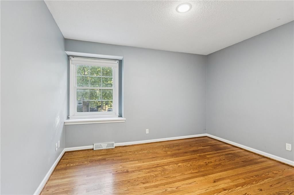 9516 Woodson Drive — photo 28