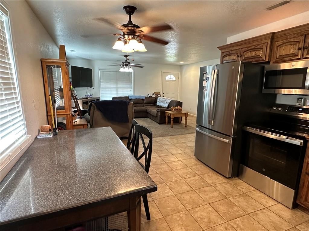 205 S Bissell Street — photo 4