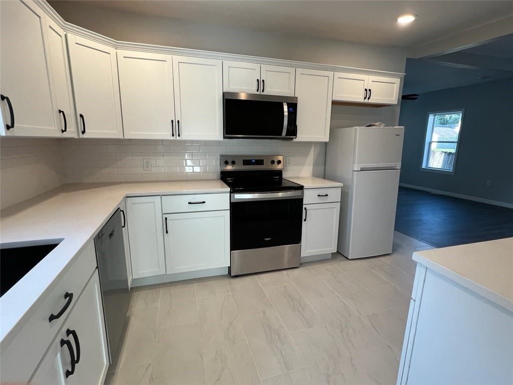 608 W Peoria Street — photo 2