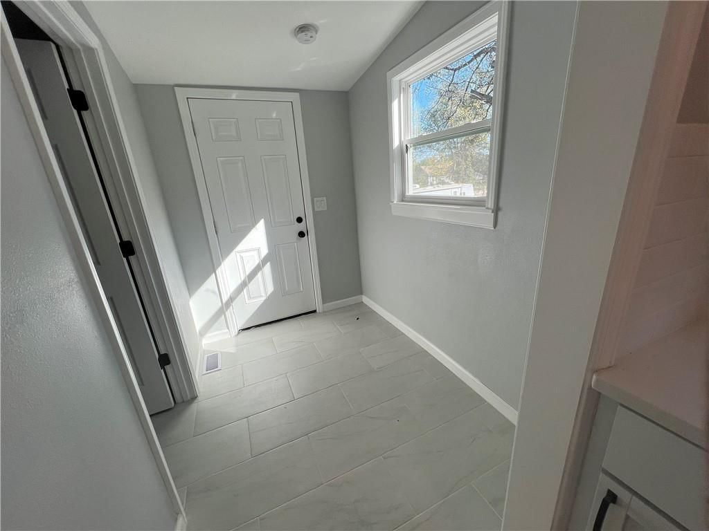 608 W Peoria Street — photo 10