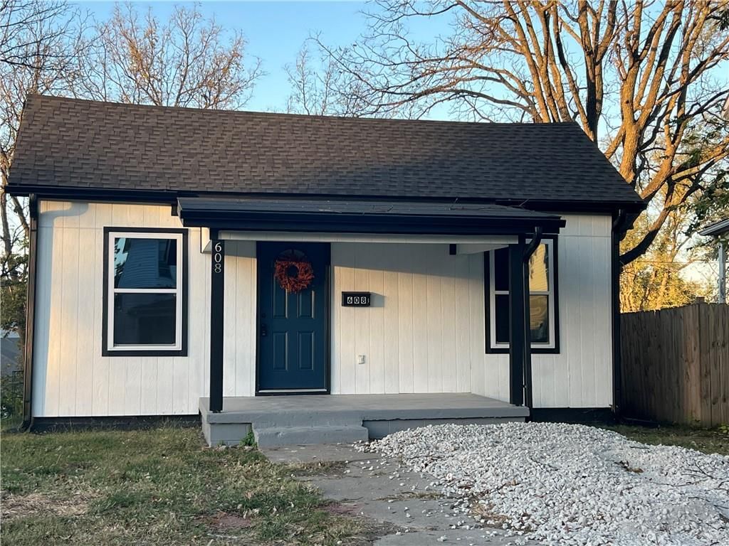 608 W Peoria Street — photo 17