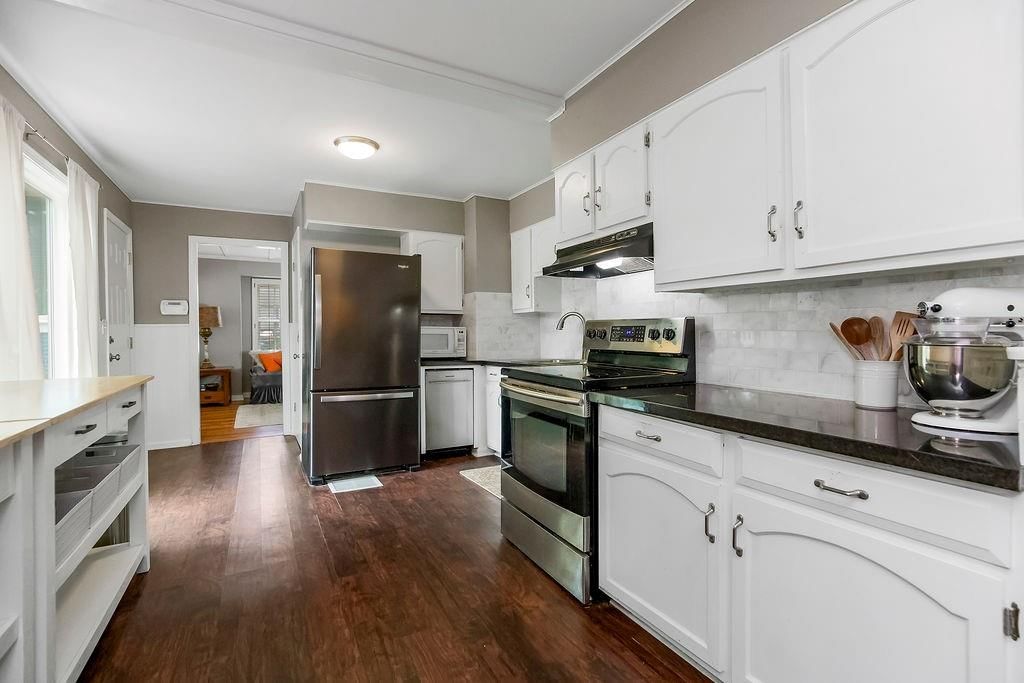 8304 Mercier Street — photo 8