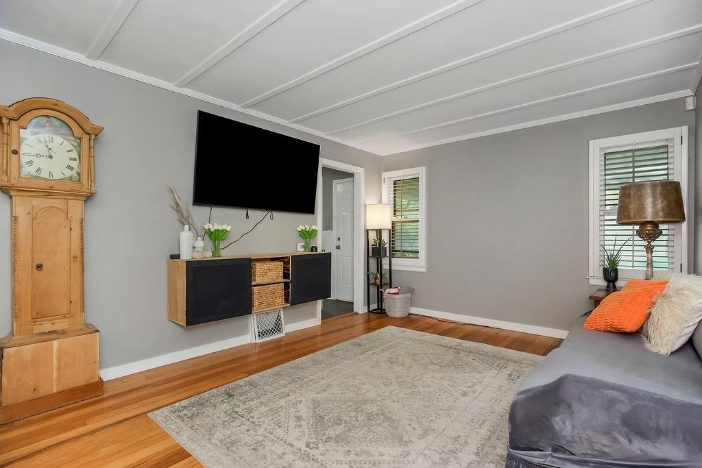 8304 Mercier Street — photo 10