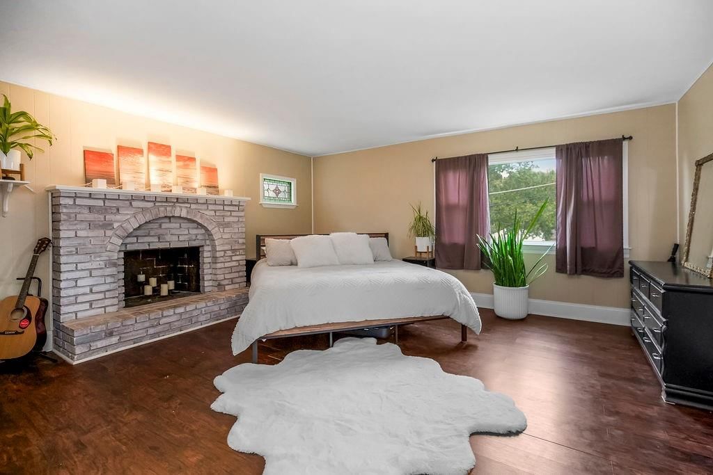 8304 Mercier Street — photo 12