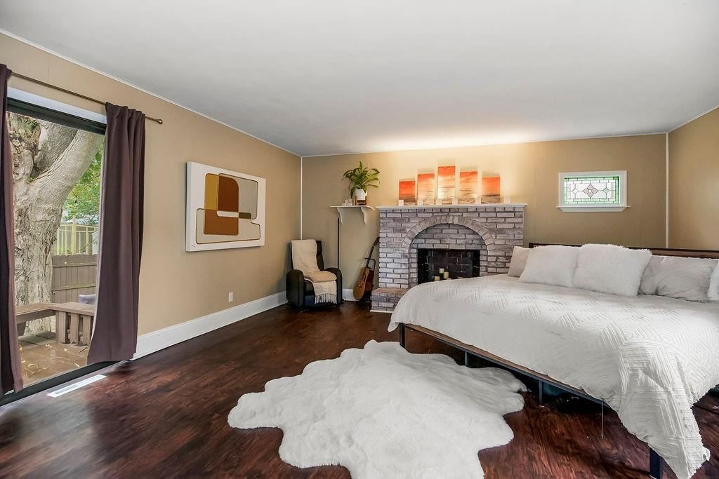 8304 Mercier Street — photo 13