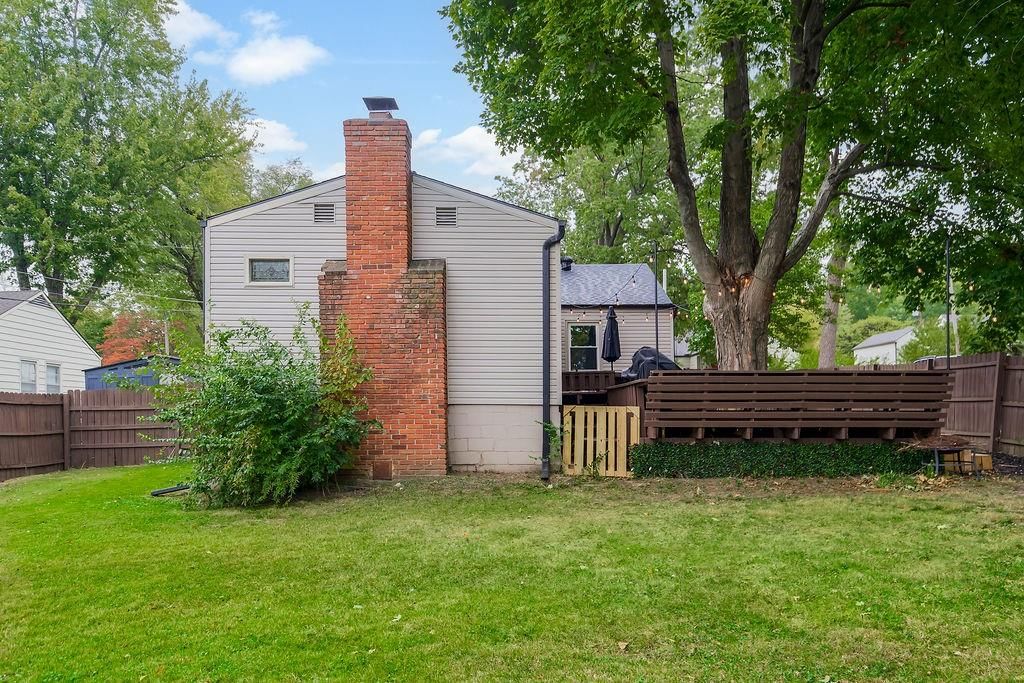 8304 Mercier Street — photo 20