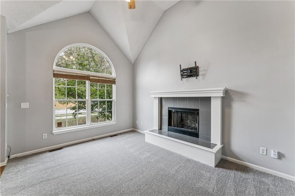 571 W Northview Street — photo 6