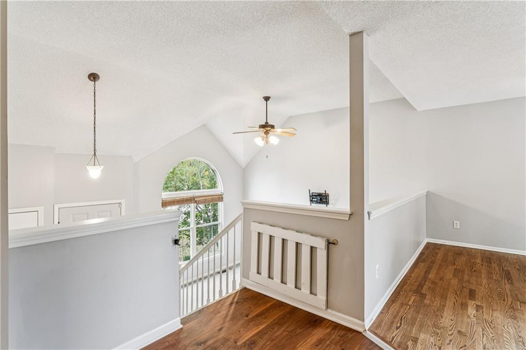 571 W Northview Street — photo 9