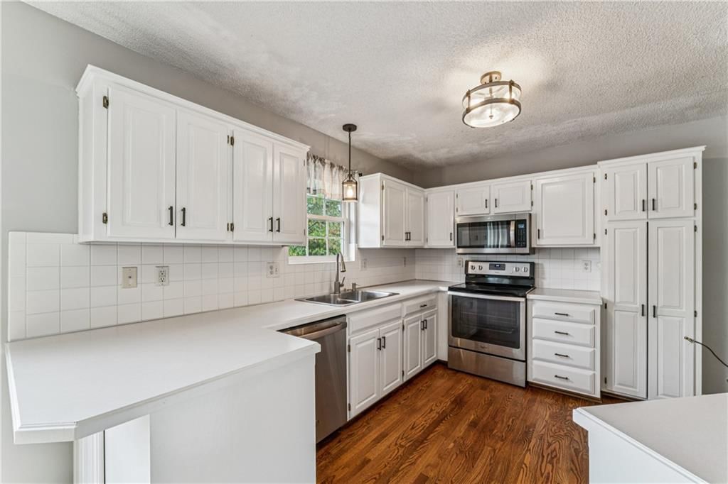 571 W Northview Street — photo 10