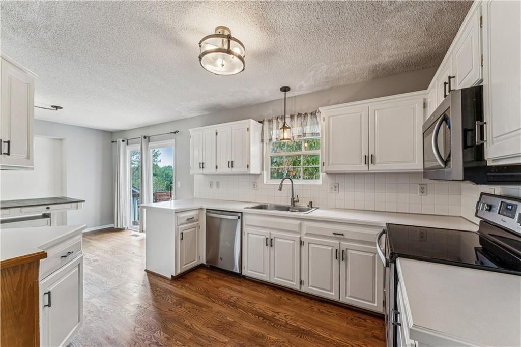 571 W Northview Street — photo 11