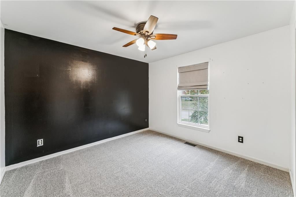 571 W Northview Street — photo 23