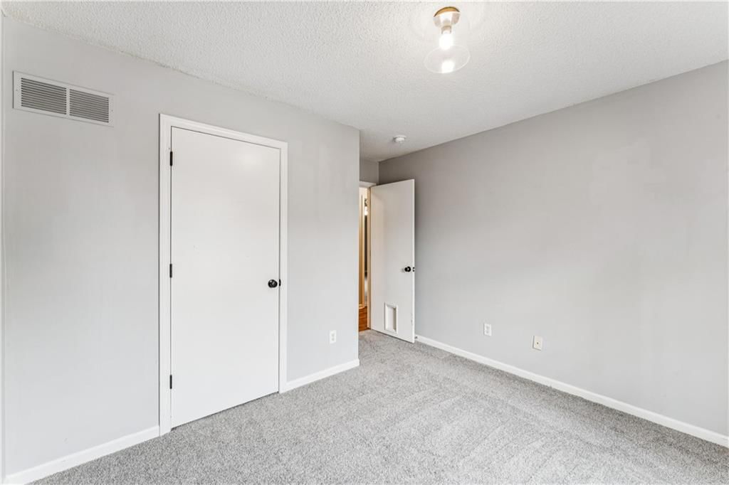 571 W Northview Street — photo 27