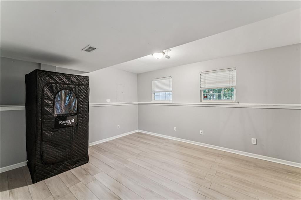 571 W Northview Street — photo 28
