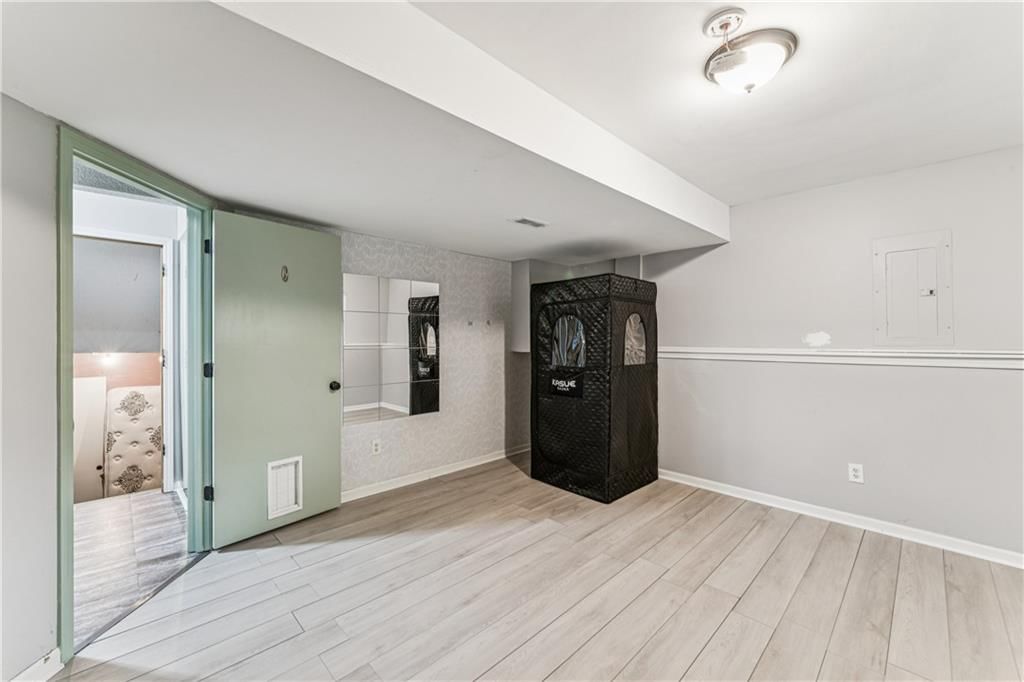 571 W Northview Street — photo 30