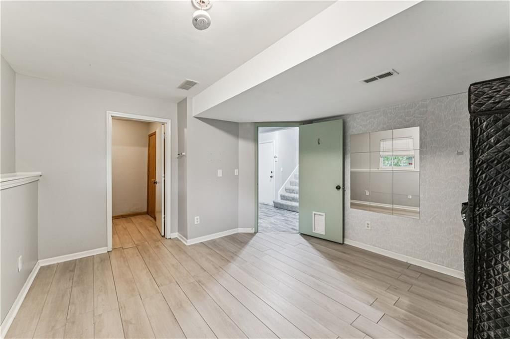 571 W Northview Street — photo 31