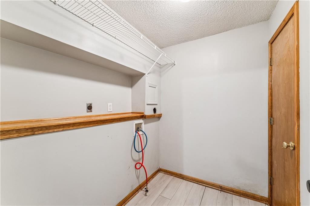 571 W Northview Street — photo 32