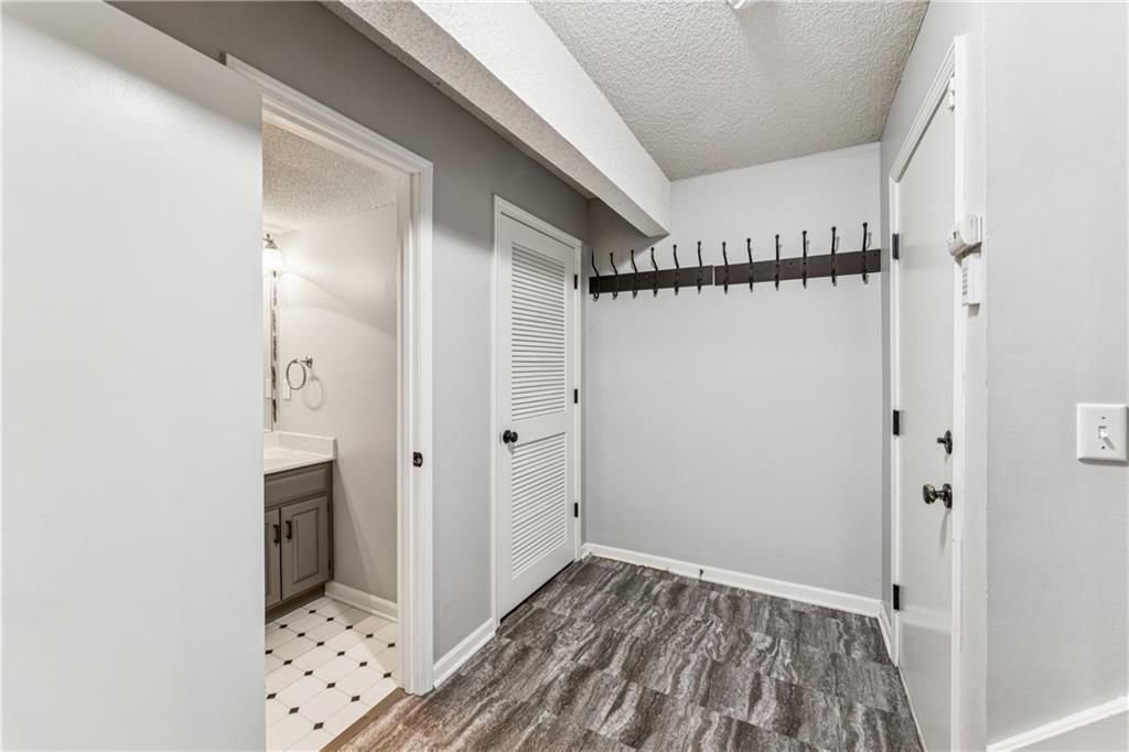 571 W Northview Street — photo 34