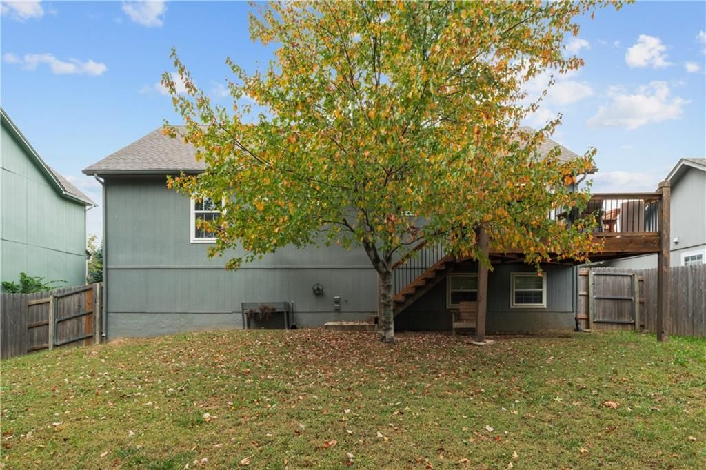 571 W Northview Street — photo 35