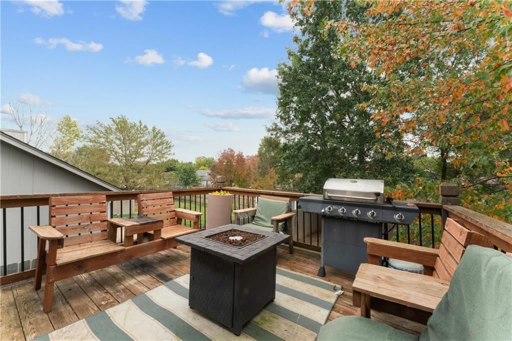 571 W Northview Street — photo 37
