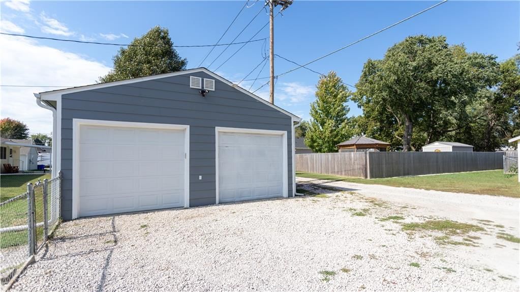 507 Newton Street — photo 34